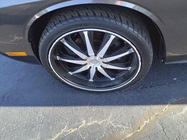 Used 2014 Dodge Challenger SXT w/ Super Sport Group (SS/T) RWD image 8
