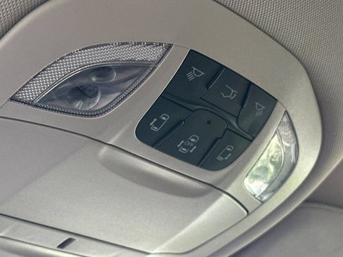 Used 2023 Chrysler Pacifica Touring-L FWD image 24