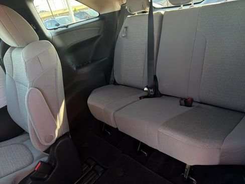 Used 2026 Toyota Sienna LE FWD image 16
