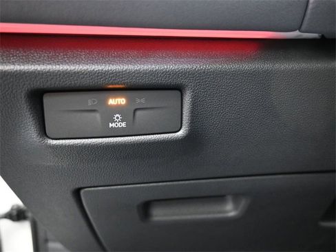 New 2026 Volkswagen Tiguan SE image 21