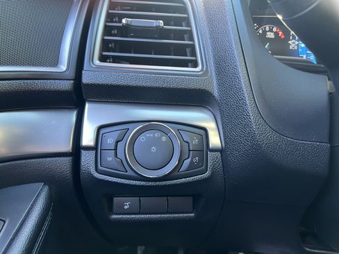 Used 2018 Ford Explorer XLT w/ Equipment Group 202A image 20