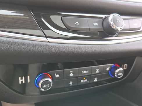 Used 2019 Buick Enclave Essence image 28