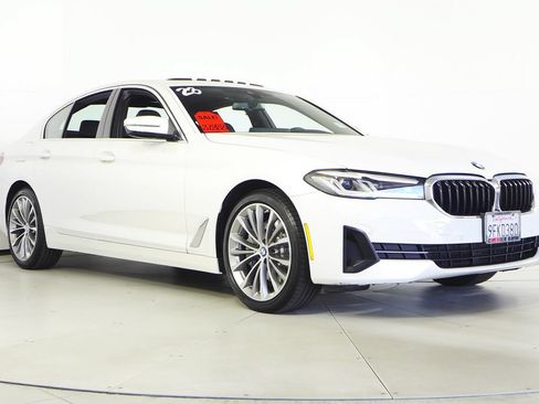 Used 2023 BMW 530i w/ Convenience Package RWD image 4