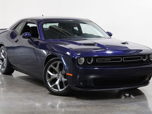 Used 2016 Dodge Challenger SXT Plus image 2
