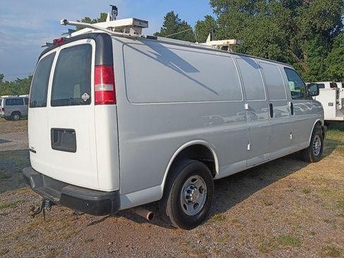 Used 2017 Chevrolet Express 2500 Extended RWD image 6