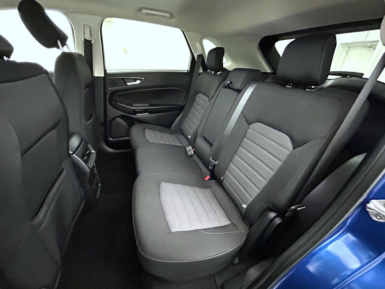 Used 2024 Ford Edge SE w/ Black Appearance Package AWD/4WD image 19