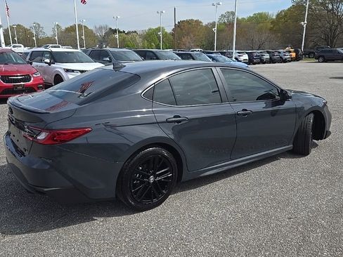 Used 2025 Toyota Camry SE w/ Convenience Package image 4