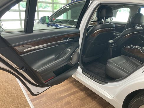 Used 2018 Genesis G90 3.3T Premium AWD/4WD image 13