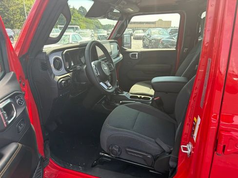 Used 2025 Jeep Wrangler Unlimited Sahara w/ Safety Group AWD/4WD image 9