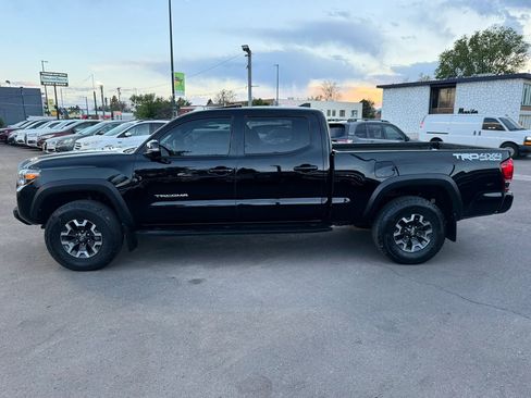 Used 2017 Toyota Tacoma TRD Off-Road AWD/4WD image 6