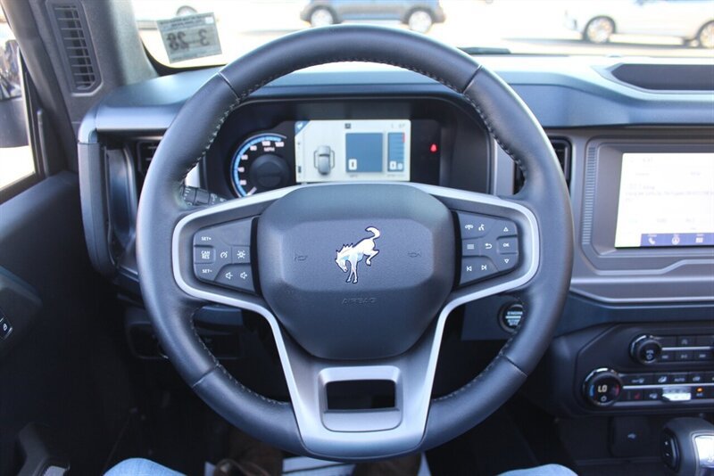 Used 2023 Ford Bronco Outer Banks AWD/4WD image 6