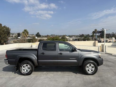 Used 2010 Toyota Tacoma PreRunner image 31