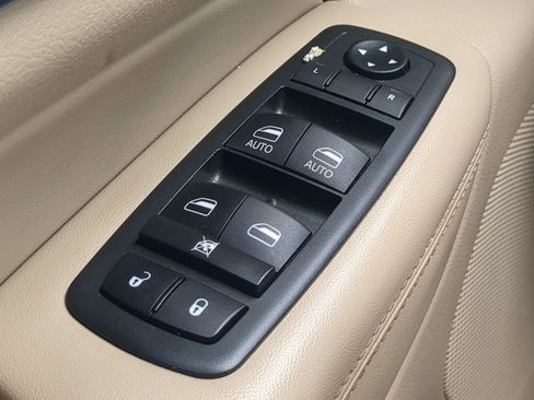 Used 2020 Jeep Grand Cherokee Limited w/ Luxury Group II image 26