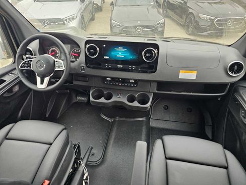 Used 2024 Mercedes-Benz Sprinter 3500 image 10