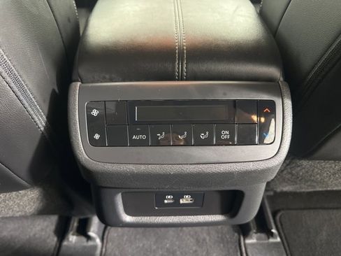 Used 2025 Nissan Pathfinder SL image 20