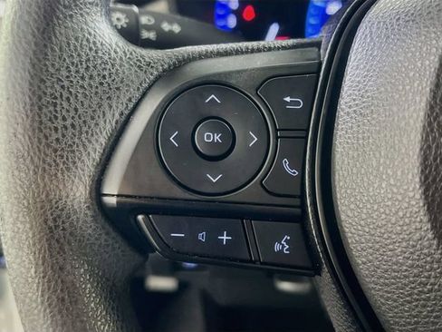 Used 2020 Toyota Corolla LE FWD image 17