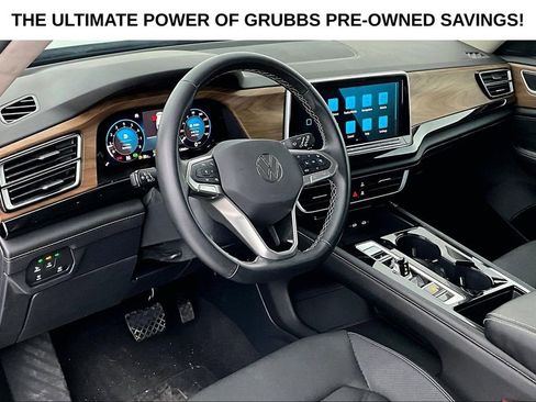 Used 2025 Volkswagen Atlas SE FWD image 15