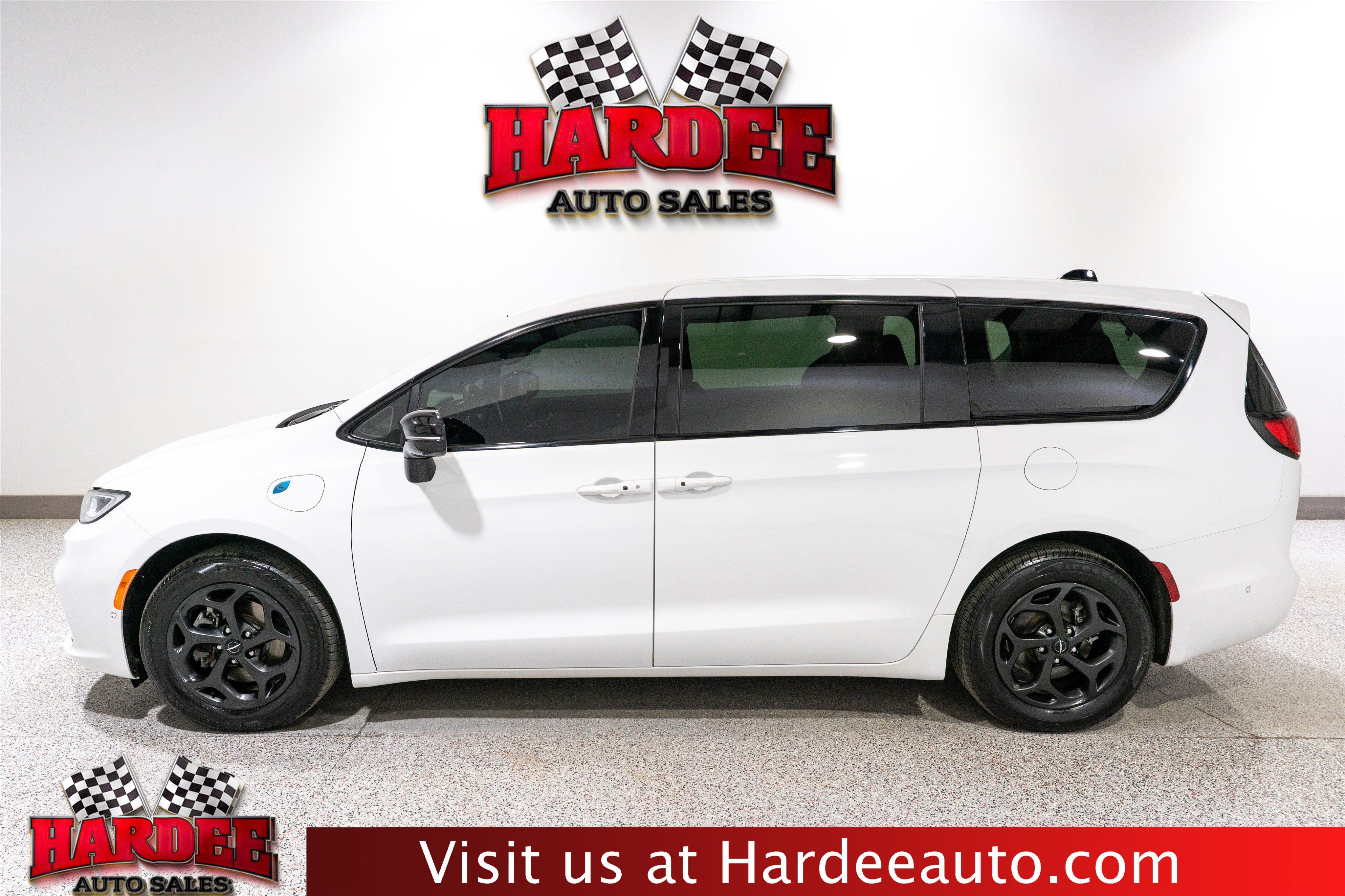 Used 2024 Chrysler Pacifica Limited FWD 360° Tour
