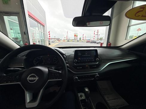 Used 2025 Nissan Altima 2.5 SV FWD image 20