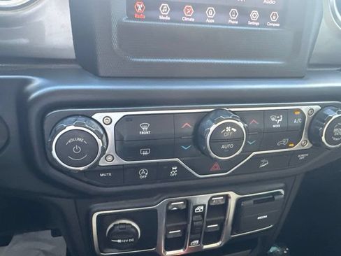 Used 2019 Jeep Wrangler Unlimited Sahara AWD/4WD image 16