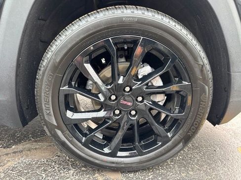 Used 2024 GMC Terrain SLE w/ Elevation Edition FWD image 30