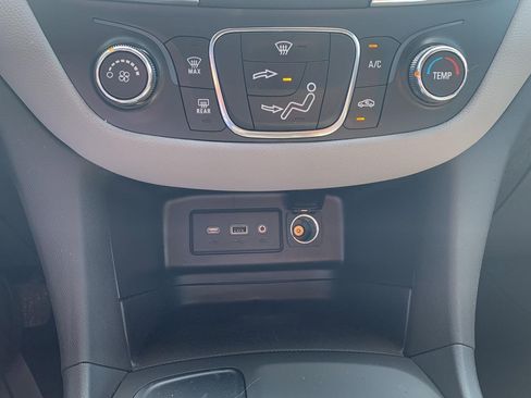 Used 2024 Chevrolet Equinox LS w/ LS Convenience Package FWD image 14