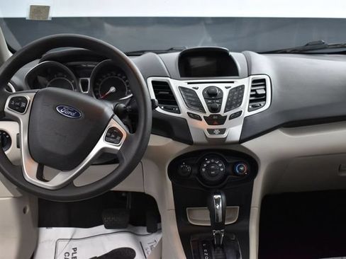Used 2013 Ford Fiesta SE FWD image 8