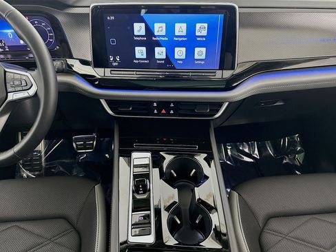 Used 2024 Volkswagen Atlas Peak Edition SEL image 11