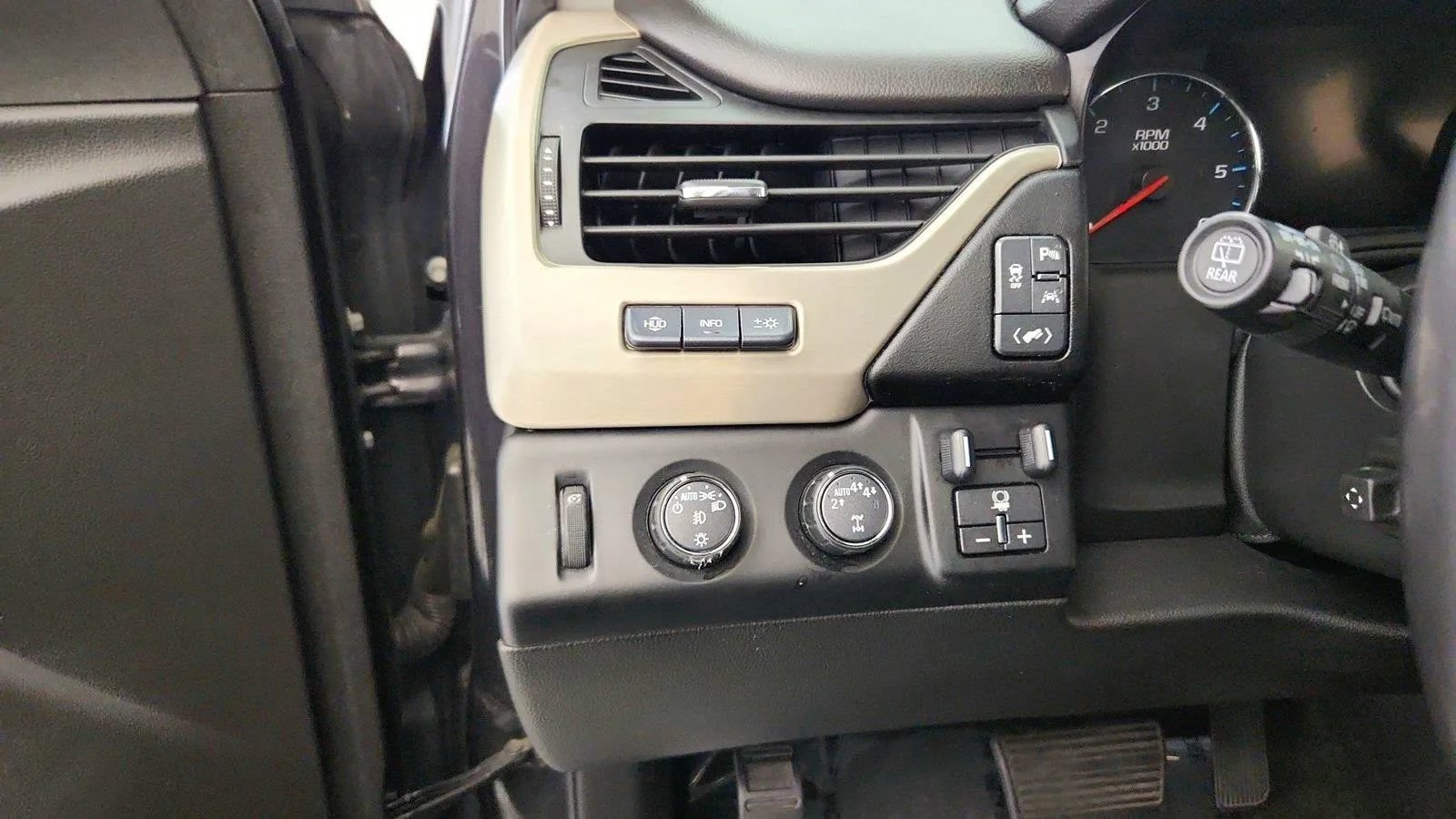 Used 2018 GMC Yukon Denali AWD/4WD image 18