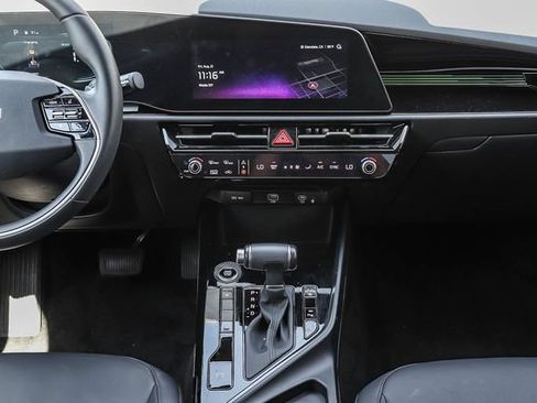Certified 2025 Kia Niro EX FWD image 15