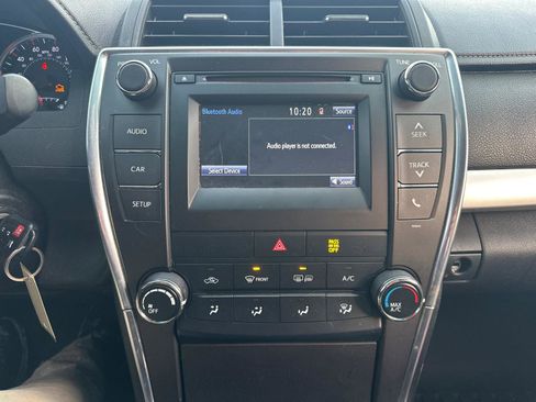 Used 2017 Toyota Camry SE image 3