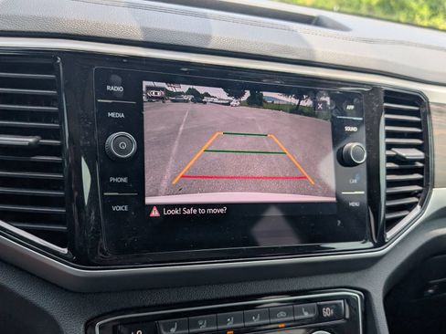 Used 2022 Volkswagen Atlas SE w/ Panoramic Sunroof Package FWD image 11