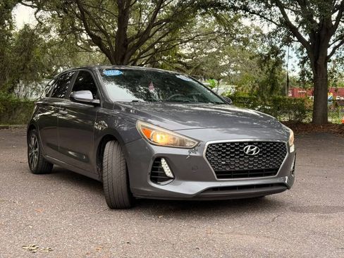 Used 2018 Hyundai Elantra GT FWD image 3