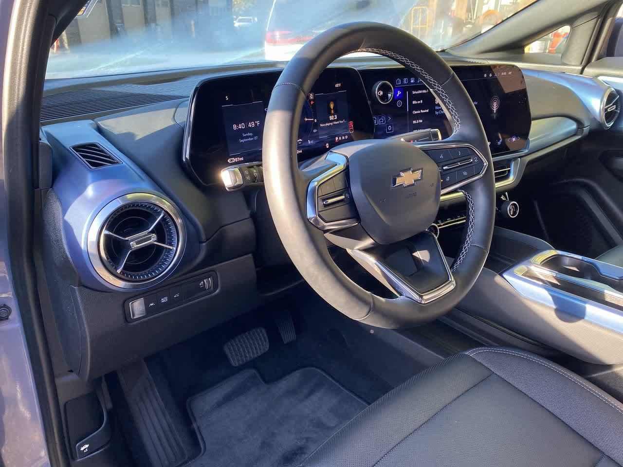 Used 2024 Chevrolet Equinox EV LT AWD/4WD image 2