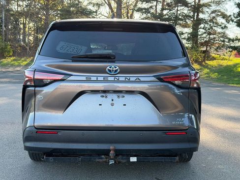 Used 2021 Toyota Sienna XLE FWD image 5