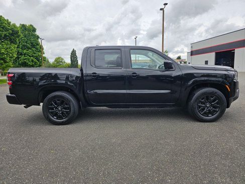 Used 2022 Nissan Frontier SV RWD image 2