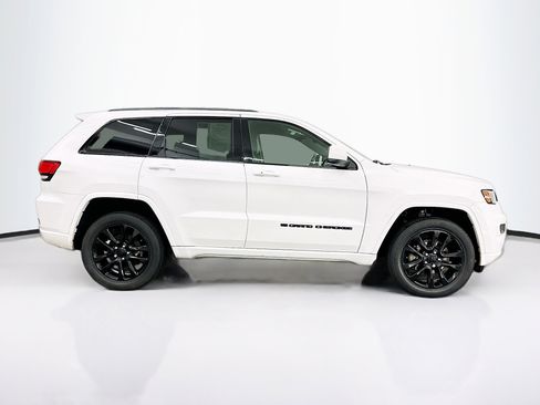 Used 2022 Jeep Grand Cherokee Laredo X image 10