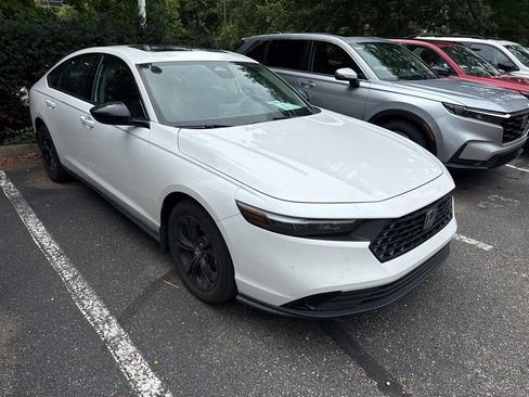Used 2025 Honda Accord SE image 4