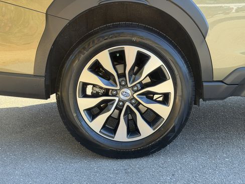 Used 2025 Subaru Outback Limited image 11