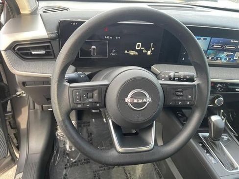 Used 2025 Nissan Kicks SV w/ Illumination Package image 9