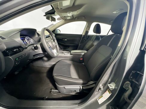 Used 2024 Nissan Sentra SV FWD image 14