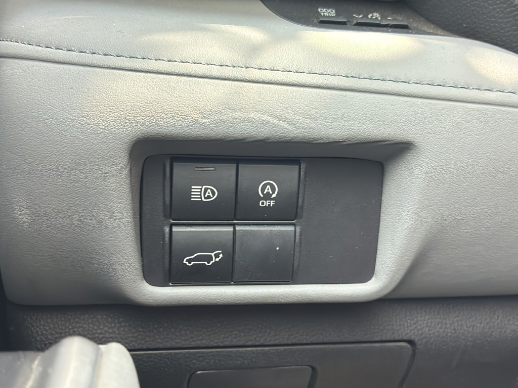 Used 2023 Toyota Highlander LE FWD image 27