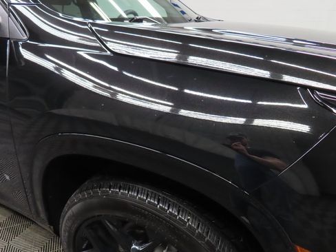 Used 2024 Chevrolet Traverse RS image 35