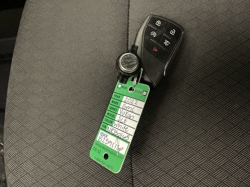 Used 2022 GMC Yukon SLE w/ Gmc Pro Safety Plus Package AWD/4WD image 27