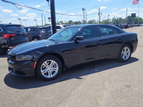 Used 2022 Dodge Charger SXT RWD image 9