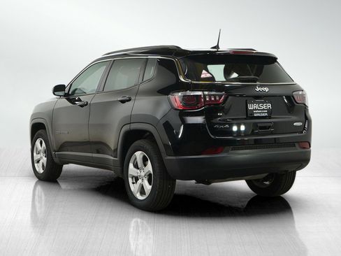 Used 2017 Jeep Compass Latitude w/ Popular Equipment Group AWD/4WD image 3