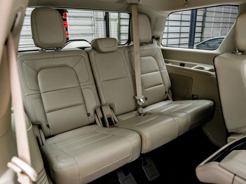 Used 2021 Lincoln Navigator Reserve image 39