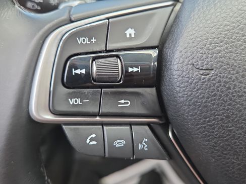 Used 2018 Honda Accord Touring image 23