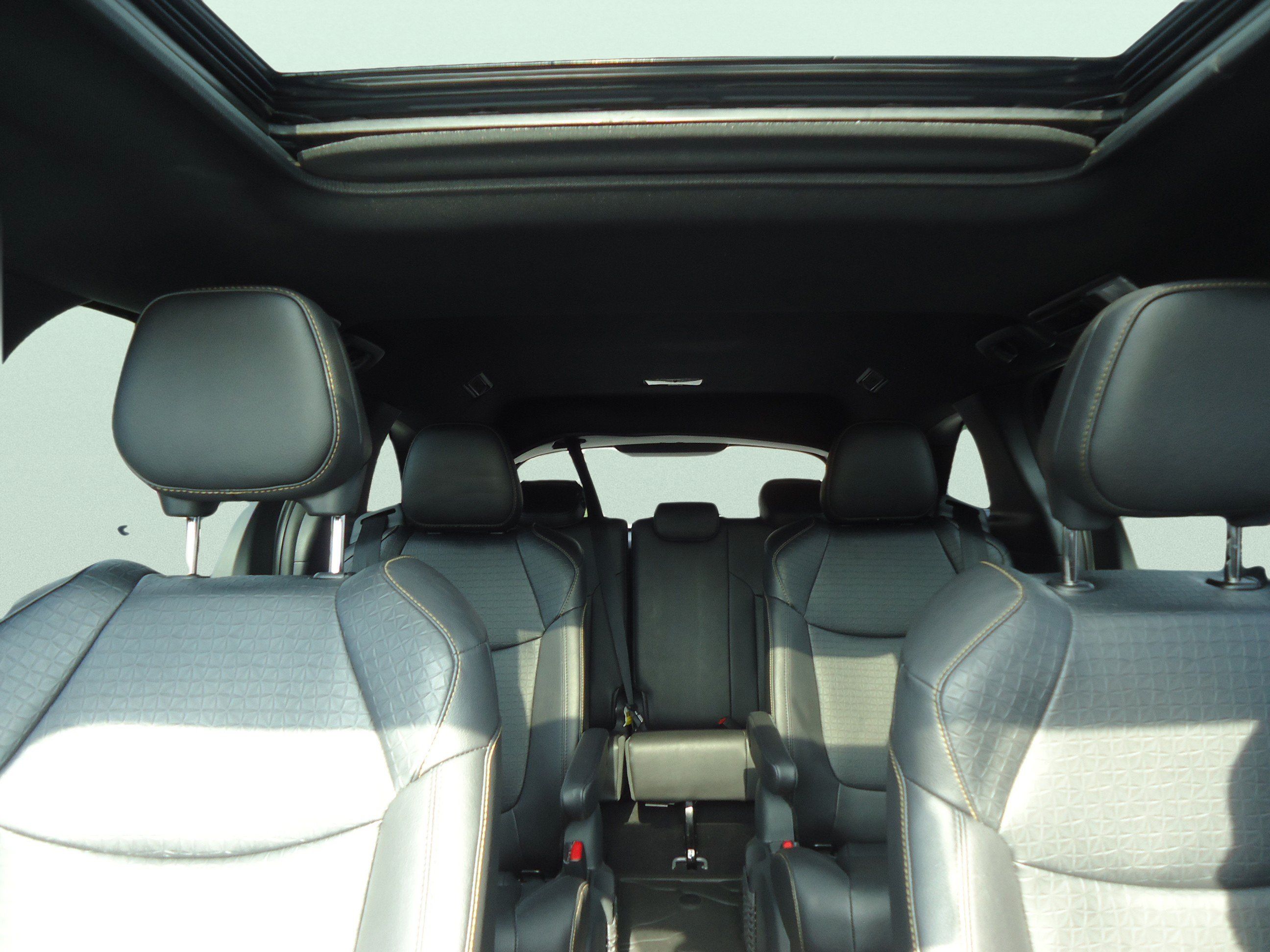 Used 2025 Toyota Sienna XLE Woodland Edition AWD/4WD image 32