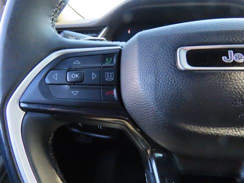 Used 2023 Jeep Grand Cherokee L Laredo image 34